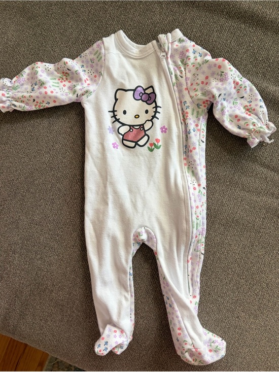 Hello Kitty Other - Hello Kitty White & Pink Floral Infant One-Piece 3 months